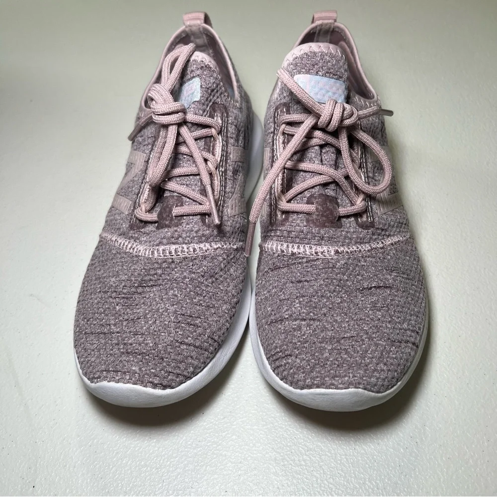 New Balance Women’s Pink FuelCore Coast Size 6.5 Sporty Lightweight Trendy - Picture 2 of 9